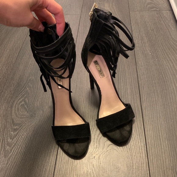 BLACK GUESS HEELS - Picture 2 of 3